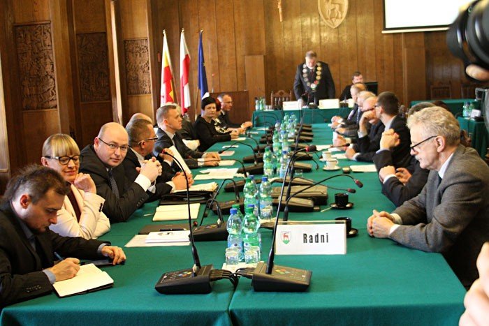 po-drugim-gosowaniu-l-wrotniewski-szefem-rady-foto-video-55118