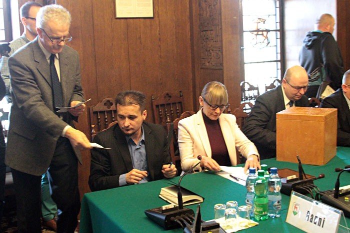 po-drugim-gosowaniu-l-wrotniewski-szefem-rady-foto-video-55118
