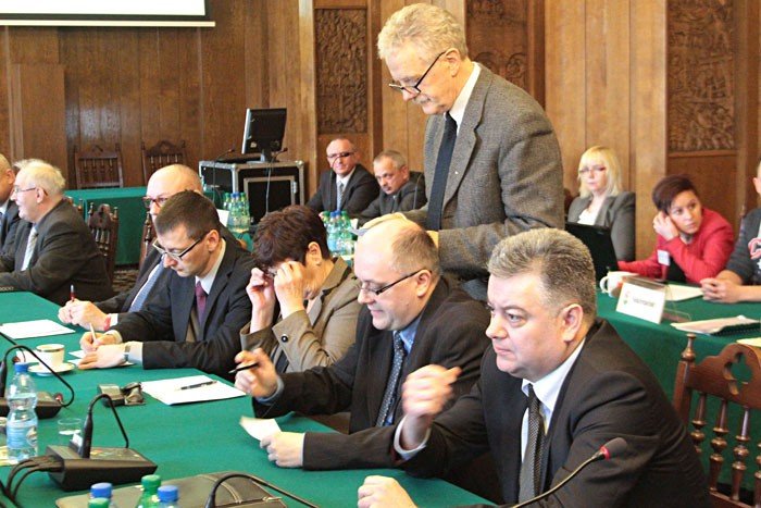 po-drugim-gosowaniu-l-wrotniewski-szefem-rady-foto-video-55118