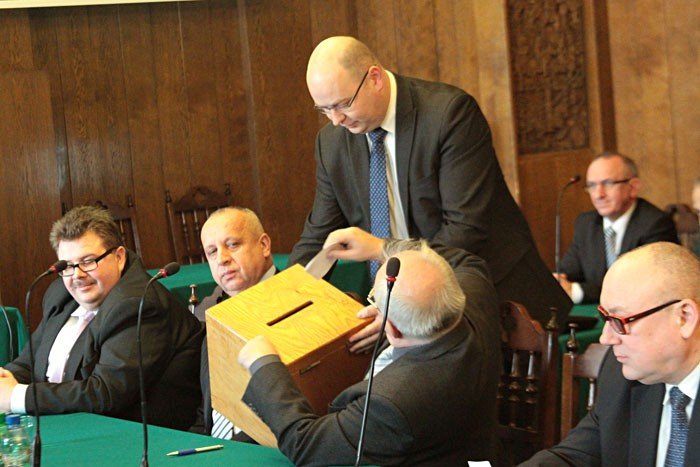 po-drugim-gosowaniu-l-wrotniewski-szefem-rady-foto-video-55118