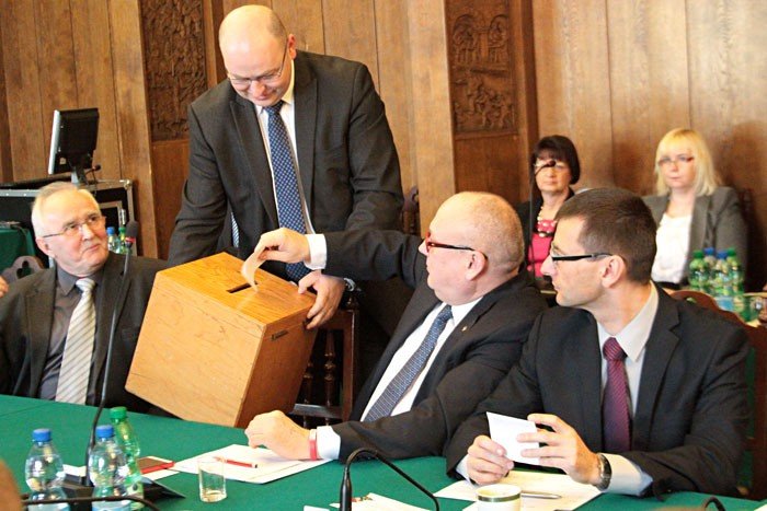 po-drugim-gosowaniu-l-wrotniewski-szefem-rady-foto-video-55118