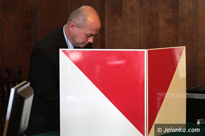po-drugim-gosowaniu-l-wrotniewski-szefem-rady-foto-video-55118