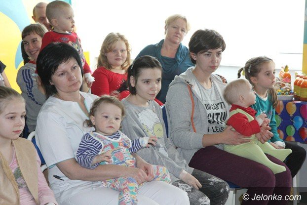 swiety-mikoaj-odwiedzi-dzieci-w-jeleniogorskim-szpitalu-foto-55134