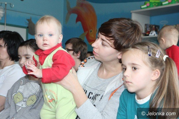 swiety-mikoaj-odwiedzi-dzieci-w-jeleniogorskim-szpitalu-foto-55134