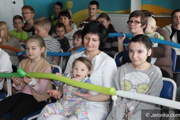 swiety-mikoaj-odwiedzi-dzieci-w-jeleniogorskim-szpitalu-foto-55134