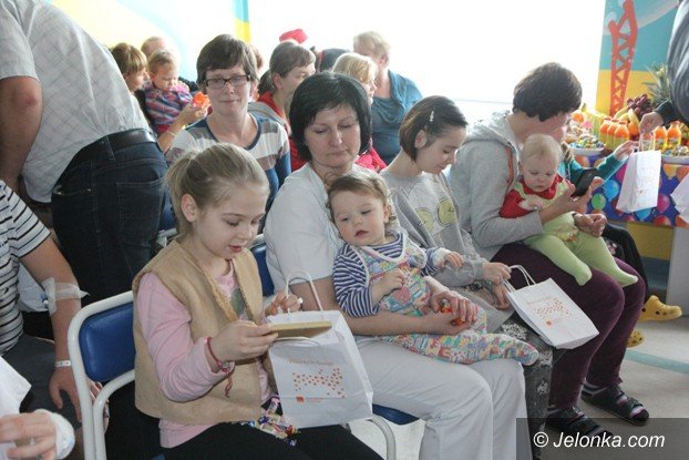 swiety-mikoaj-odwiedzi-dzieci-w-jeleniogorskim-szpitalu-foto-55134