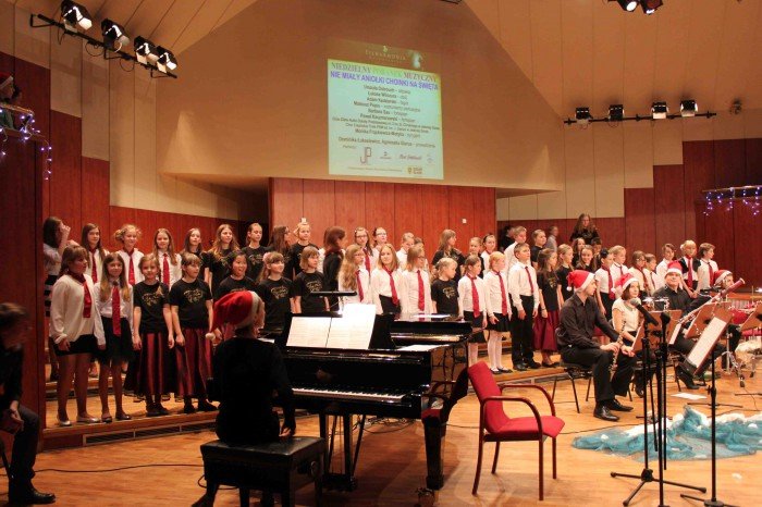 nie-miay-anioki-choinki-na-swieta-koncert-w-filharmonii-foto-55188