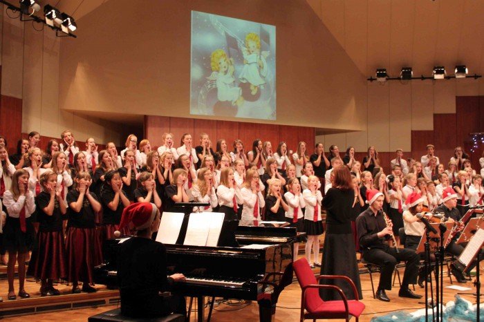 nie-miay-anioki-choinki-na-swieta-koncert-w-filharmonii-foto-55188