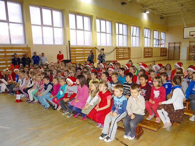 przedszkolaki-z-sobieszowa-zasuzyy-na-prezenty-foto-55189