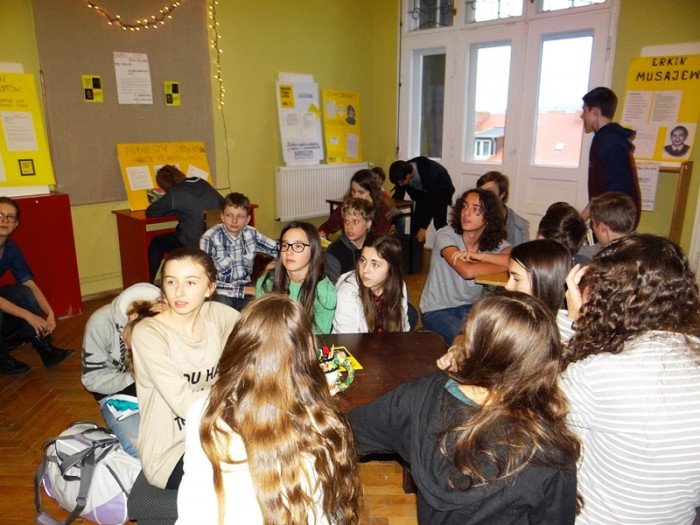 licealisci-pisza-listy-w-obronie-praw-czowieka-foto-55257