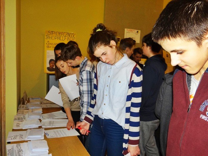 licealisci-pisza-listy-w-obronie-praw-czowieka-foto-55257