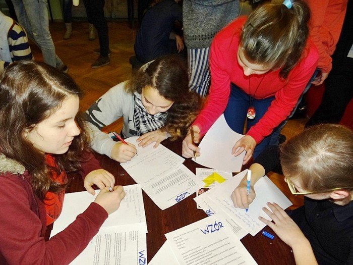 licealisci-pisza-listy-w-obronie-praw-czowieka-foto-55257