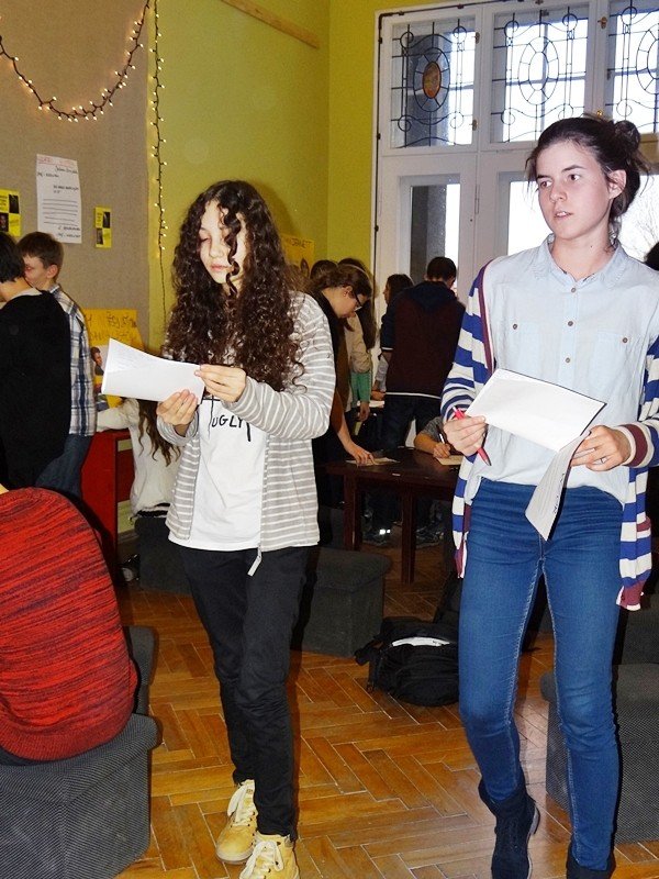 licealisci-pisza-listy-w-obronie-praw-czowieka-foto-55257