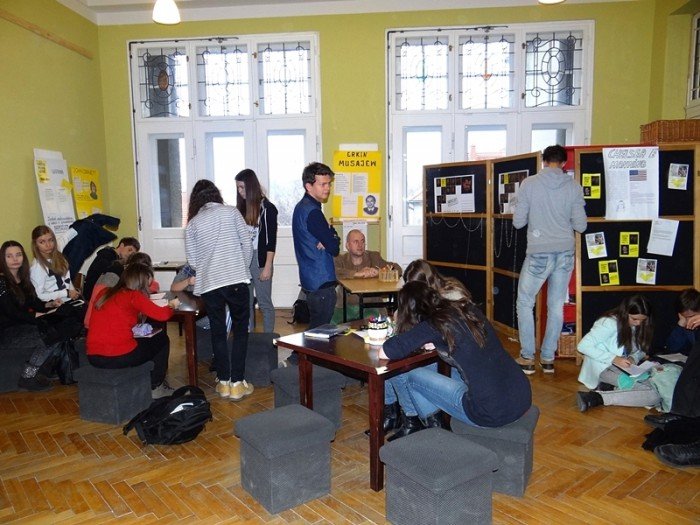licealisci-pisza-listy-w-obronie-praw-czowieka-foto-55257