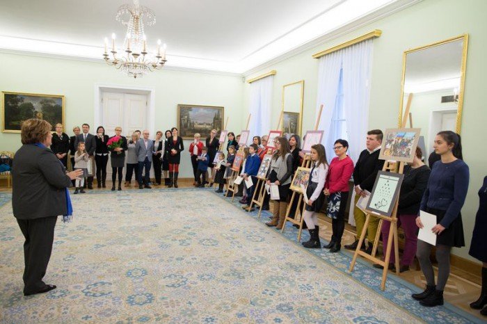 uczennica-z-kostrzycy-w-belwederze-foto-55270