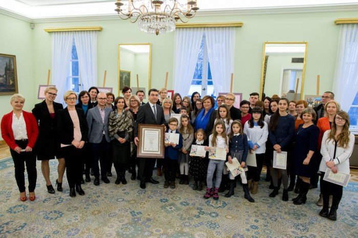 uczennica-z-kostrzycy-w-belwederze-foto-55270