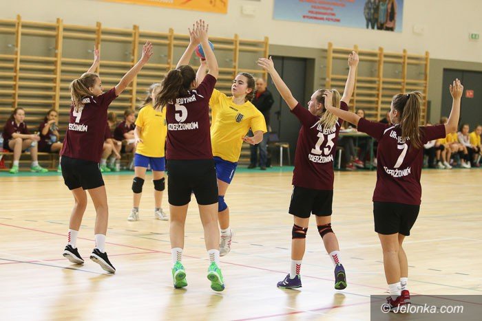 dziewczynki-kpru-zmierzyy-sie-z-jedynka-dzierzoniow-foto-55295