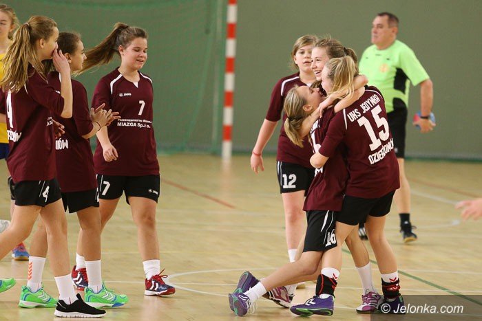 dziewczynki-kpru-zmierzyy-sie-z-jedynka-dzierzoniow-foto-55295