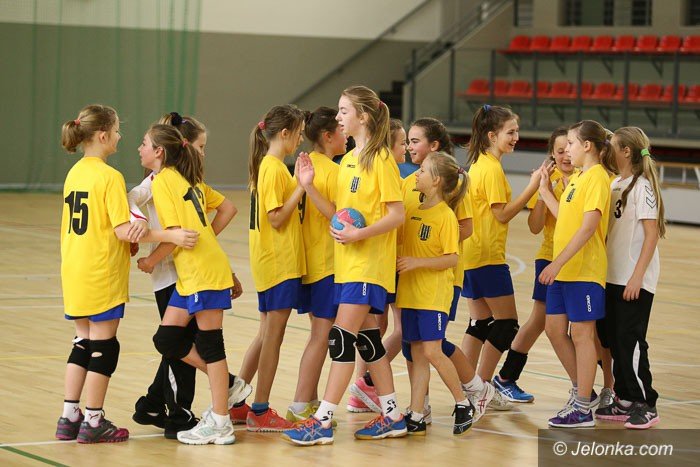 dziewczynki-kpru-zmierzyy-sie-z-jedynka-dzierzoniow-foto-55295