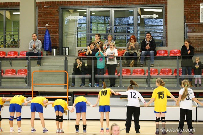 dziewczynki-kpru-zmierzyy-sie-z-jedynka-dzierzoniow-foto-55295