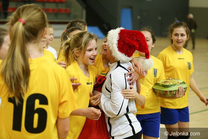 dziewczynki-kpru-zmierzyy-sie-z-jedynka-dzierzoniow-foto-55295