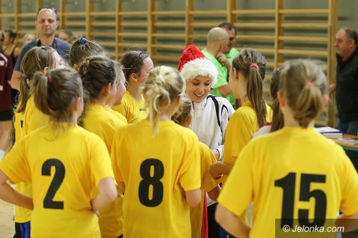 dziewczynki-kpru-zmierzyy-sie-z-jedynka-dzierzoniow-foto-55295