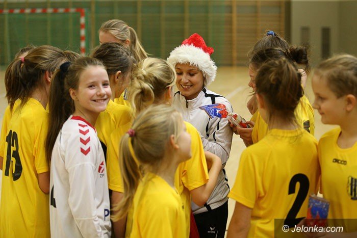 dziewczynki-kpru-zmierzyy-sie-z-jedynka-dzierzoniow-foto-55295