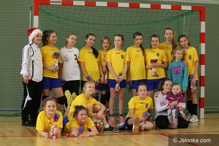 dziewczynki-kpru-zmierzyy-sie-z-jedynka-dzierzoniow-foto-55295