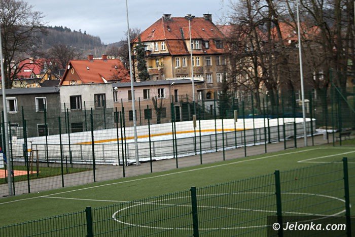 miejskim-slizgawkom-nie-sprzyja-pogoda-foto-55304