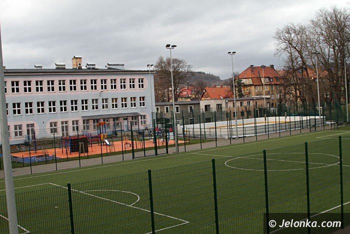 miejskim-slizgawkom-nie-sprzyja-pogoda-foto-55304