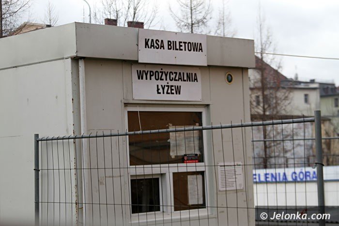 miejskim-slizgawkom-nie-sprzyja-pogoda-foto-55304