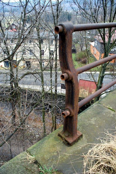 rozkradaja-zabytkowy-wiadukt-w-kowarach-foto-55423