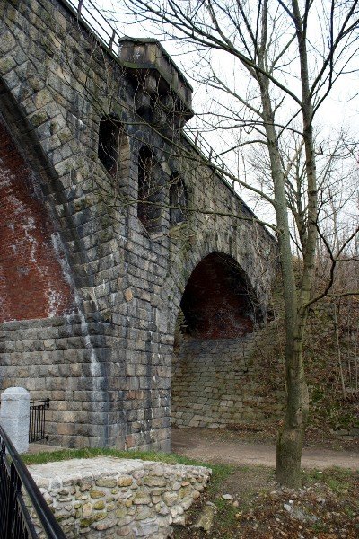 rozkradaja-zabytkowy-wiadukt-w-kowarach-foto-55423