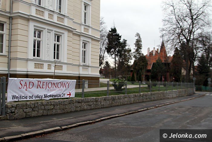 niepenosprawni-jak-mamy-dostac-sie-do-sadu-foto-55491
