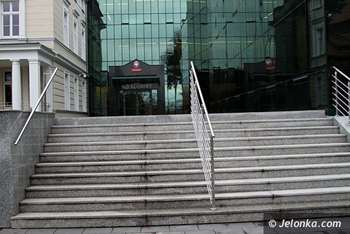 niepenosprawni-jak-mamy-dostac-sie-do-sadu-foto-55491