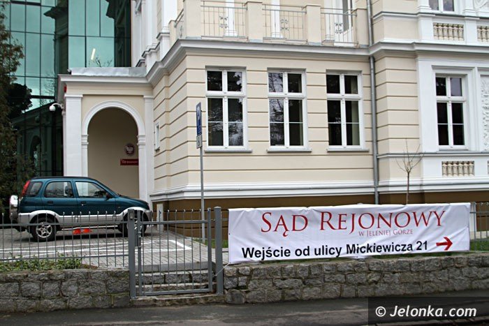 niepenosprawni-jak-mamy-dostac-sie-do-sadu-foto-55491