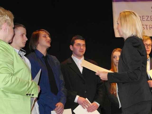 zdolni-uczniowie-ze-szkoy-rzemios-artystycznych-odebrali-stypendia-foto-55559