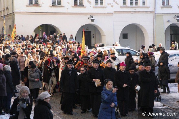 trzej-krolowie-dotarli-do-jeleniogorskiego-betlejem-foto-video-55619