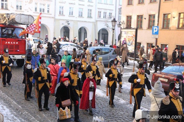 trzej-krolowie-dotarli-do-jeleniogorskiego-betlejem-foto-video-55619