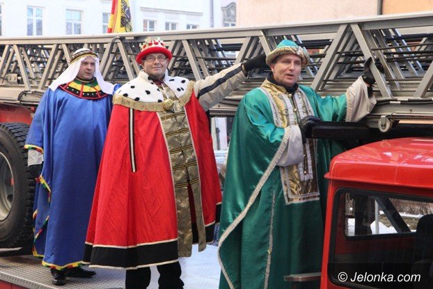 trzej-krolowie-dotarli-do-jeleniogorskiego-betlejem-foto-video-55619