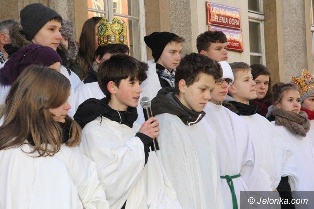 trzej-krolowie-dotarli-do-jeleniogorskiego-betlejem-foto-video-55619