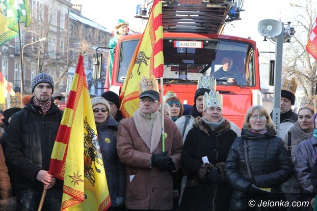 trzej-krolowie-dotarli-do-jeleniogorskiego-betlejem-foto-video-55619