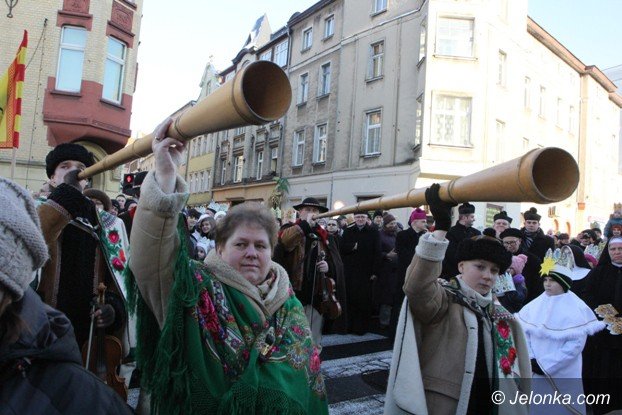 trzej-krolowie-dotarli-do-jeleniogorskiego-betlejem-foto-video-55619