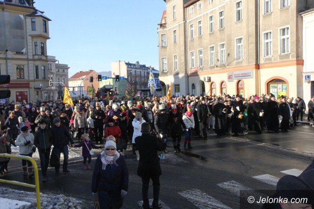 trzej-krolowie-dotarli-do-jeleniogorskiego-betlejem-foto-video-55619
