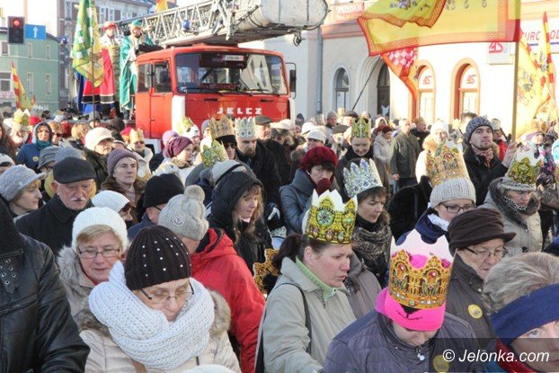trzej-krolowie-dotarli-do-jeleniogorskiego-betlejem-foto-video-55619