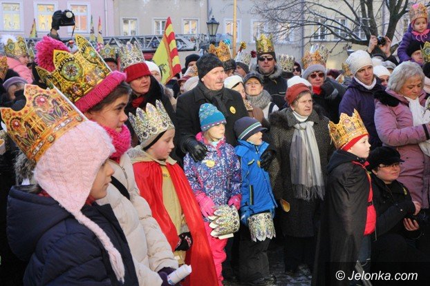 trzej-krolowie-dotarli-do-jeleniogorskiego-betlejem-foto-video-55619