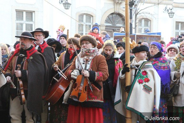 trzej-krolowie-dotarli-do-jeleniogorskiego-betlejem-foto-video-55619