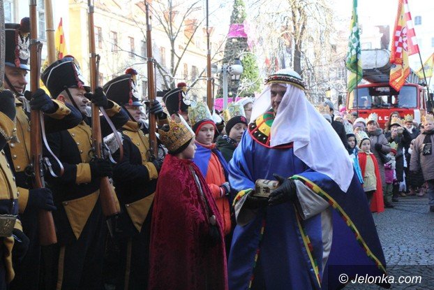 trzej-krolowie-dotarli-do-jeleniogorskiego-betlejem-foto-video-55619
