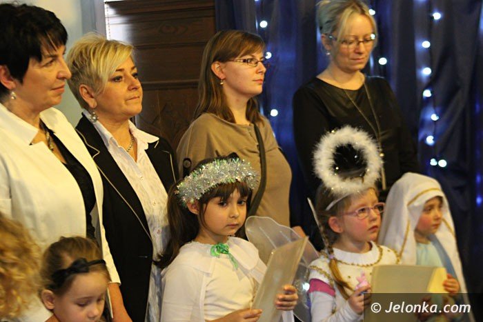 viii-przeglad-koled-i-pastoraek-w-przedszkolu-nr-4-foto-55784
