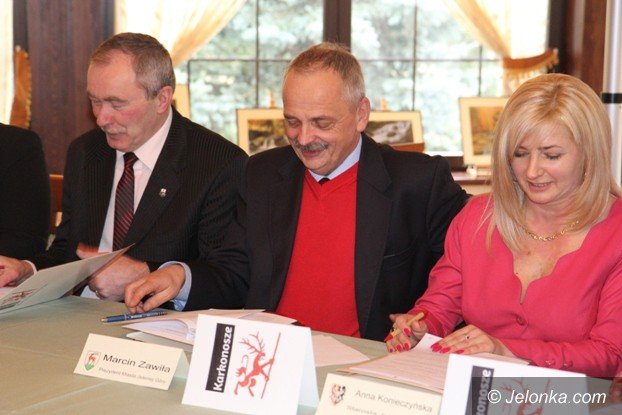 stawiaja-na-wspolna-promocje-powiatu-jeleniogorskiego-foto-55861